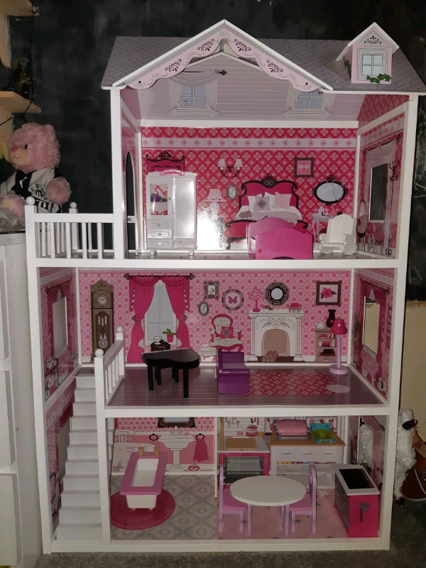 isabelle's doll house